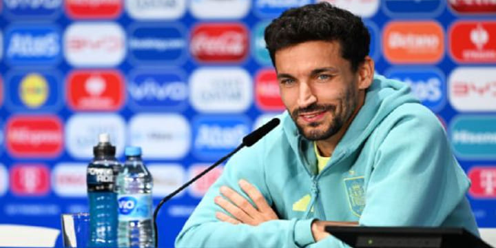 Navas phát biểu trong họp báo về quyết định chia tay đội tuyển Tây Ban Nha sau Euro 2024