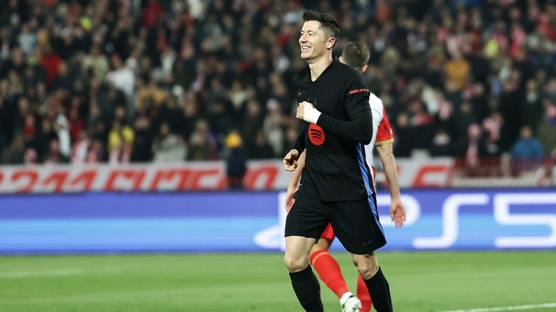 Cầu thủ Robert Lewandowski xuất sắc ghi 2 bàn thắng cho Barcelona