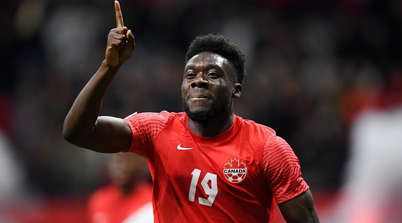 CLB Bayern Munich đã giữ chân thành công cầu thủ tài năng Alphonso Davies