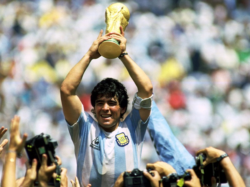 Huyền thoại Diego Maradona bản hợp đồng kỷ lục năm 1984