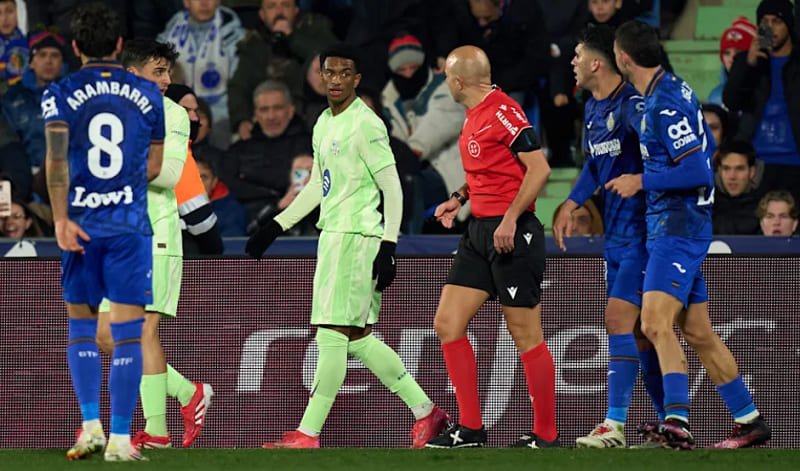 Cầu thủ Alejandro Balde đã trở thành nạn nhân của phân biệt chủng tộc trong trận đấu với Getafe