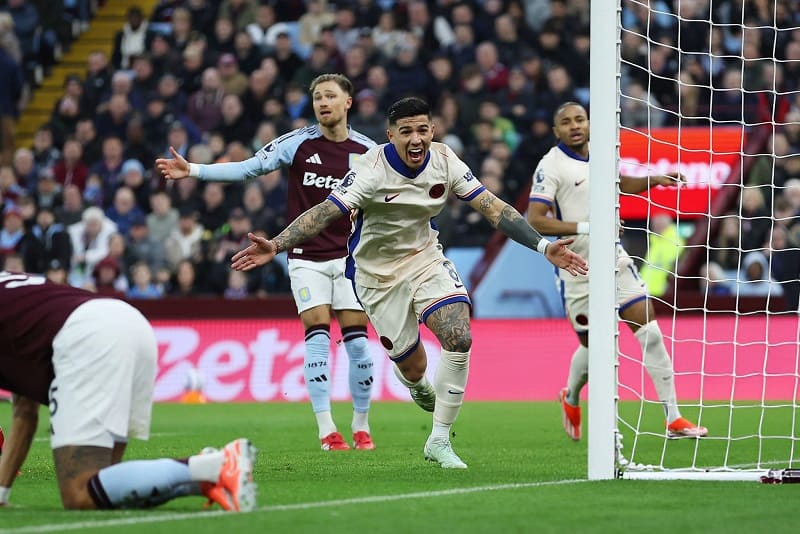Cầu thủ Enzo Fernandez mở tỷ số cho Chelsea trước Aston Villa