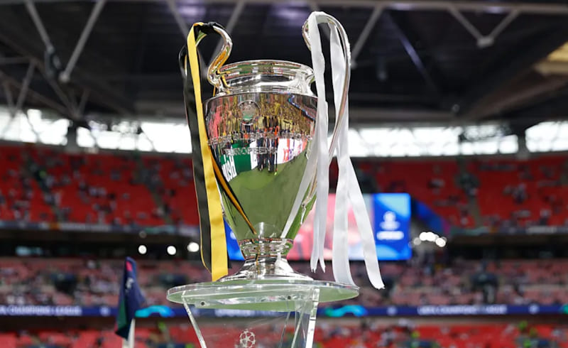 Siêu máu tính đã dự đoán kết quả của các trận play-off giải Champions League 2024/25
