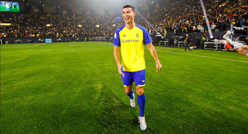 Ngôi sao Ronaldo gây sốc khi gặp người “giống hệt” mình tại AI Nassr