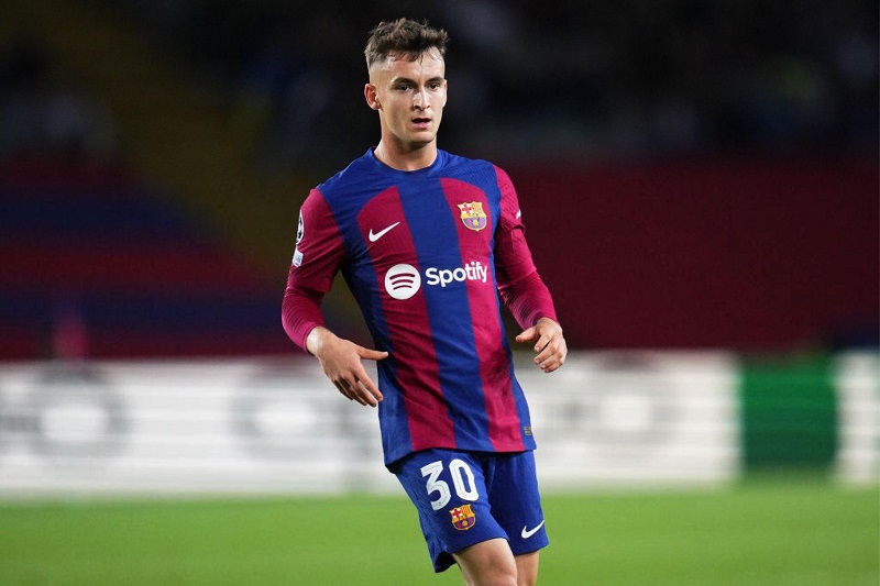Cầu thủ Marc Casado đang nhận được sự quan tâm từ Arsenal và Chelsea