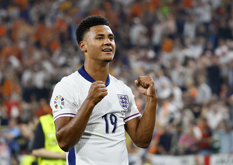 Arsenal từ bỏ việc theo đuổi cầu thủ Ollie Watkins