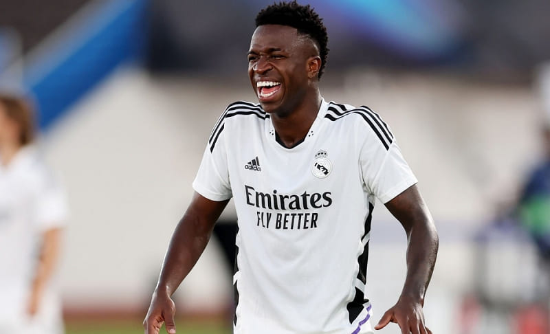 Cầu thủ Vinicius Jr. quyết định tiếp tục gắn bó tương lai với Real Madrid