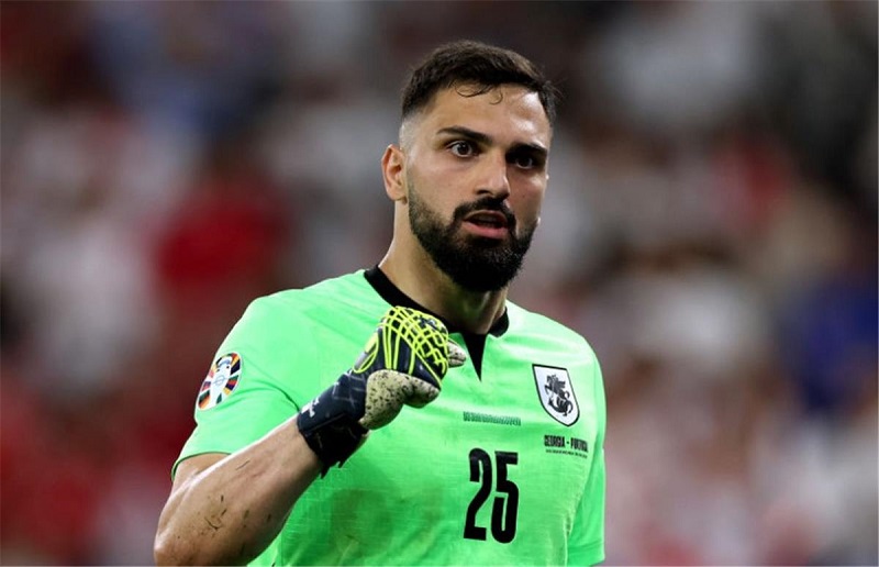 Giorgi Mamardashvili quyết định gia nhập Liverpool