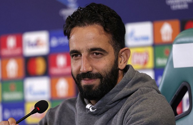 HLV Ruben Amorim cho biết cầu thủ Bruno Fernandes muốn ở lại MU