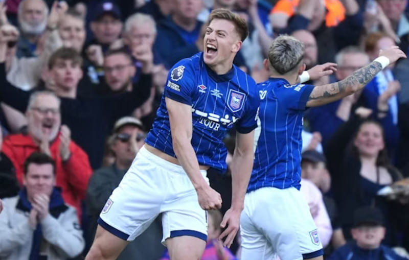 Cầu thủ Liam Delap sở hữu nhiều ưu điểm thu hút MU