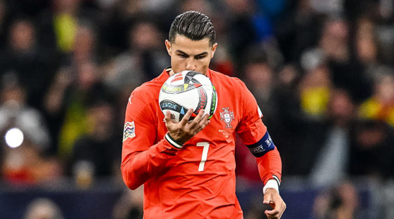 Siêu sao Cristiano Ronaldo ghi bàn giúp Bồ Đào Nha san bằng tỷ số