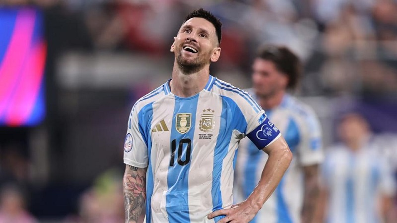 FIFA ra quyết định giảm giá 4 USD cho một vé xem Lionel Messi