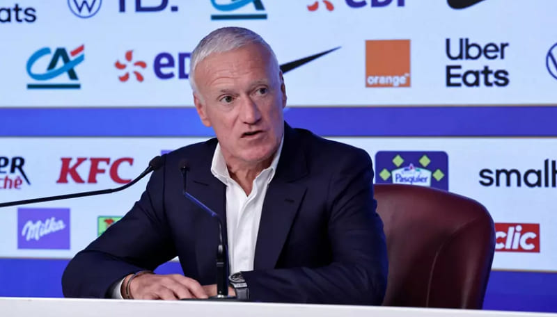 HLV Didier Deschamps bị áp lực tương lai
