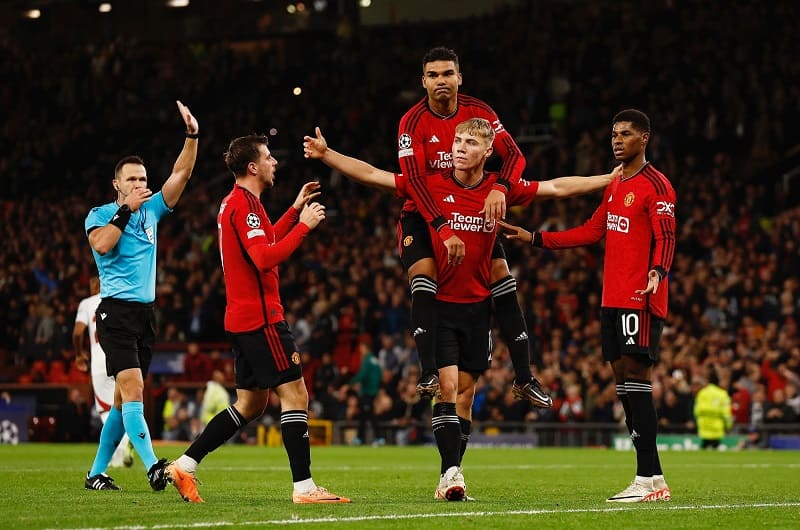 Tương lai hàng thủ Man United đang là ẩn số